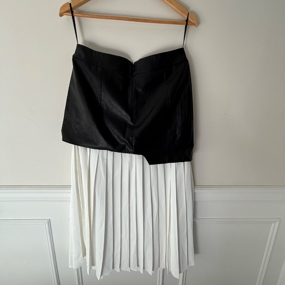 Commense Black/white leather pleat skirt - Picture 2 of 3